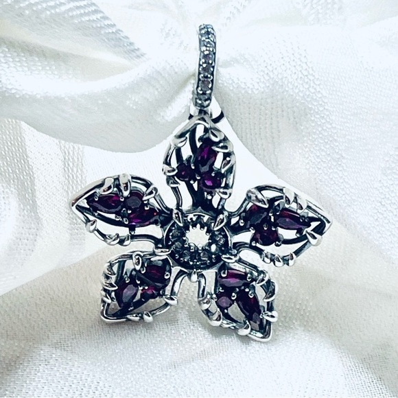 👹 NWOT Stranger Things Demogorgon Charm ⚡ - Picture 2 of 15